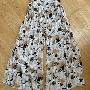 Petal and Pup Wide Leg Floral Pants | Size 4